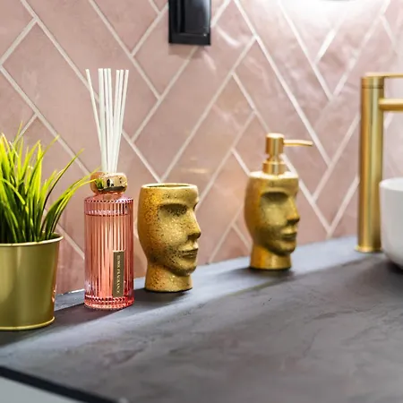 Miedzy Wawelem A Rynkiem *