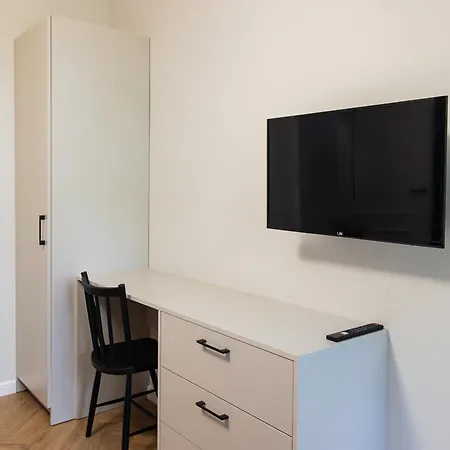 Miedzy Wawelem A Rynkiem *